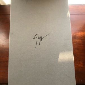 Meet your Posher, Omar